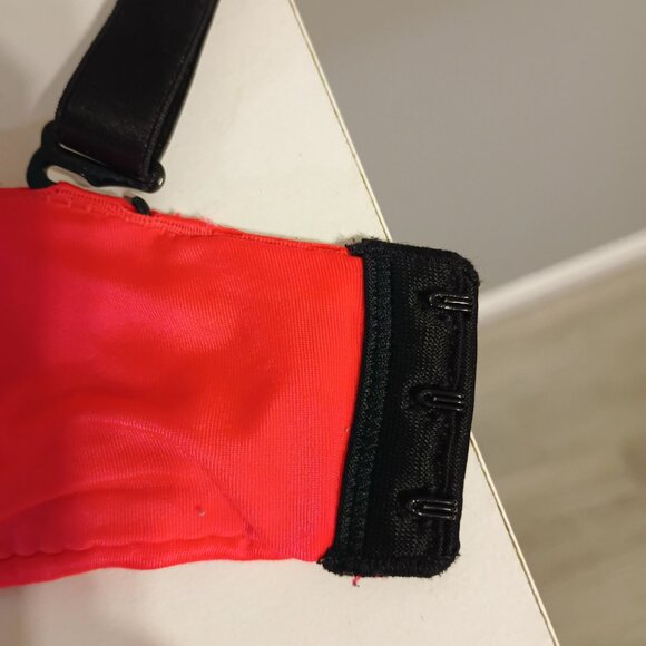 Victoria Secret Bombshell Plunge 38D bra - Picture 4 of 10